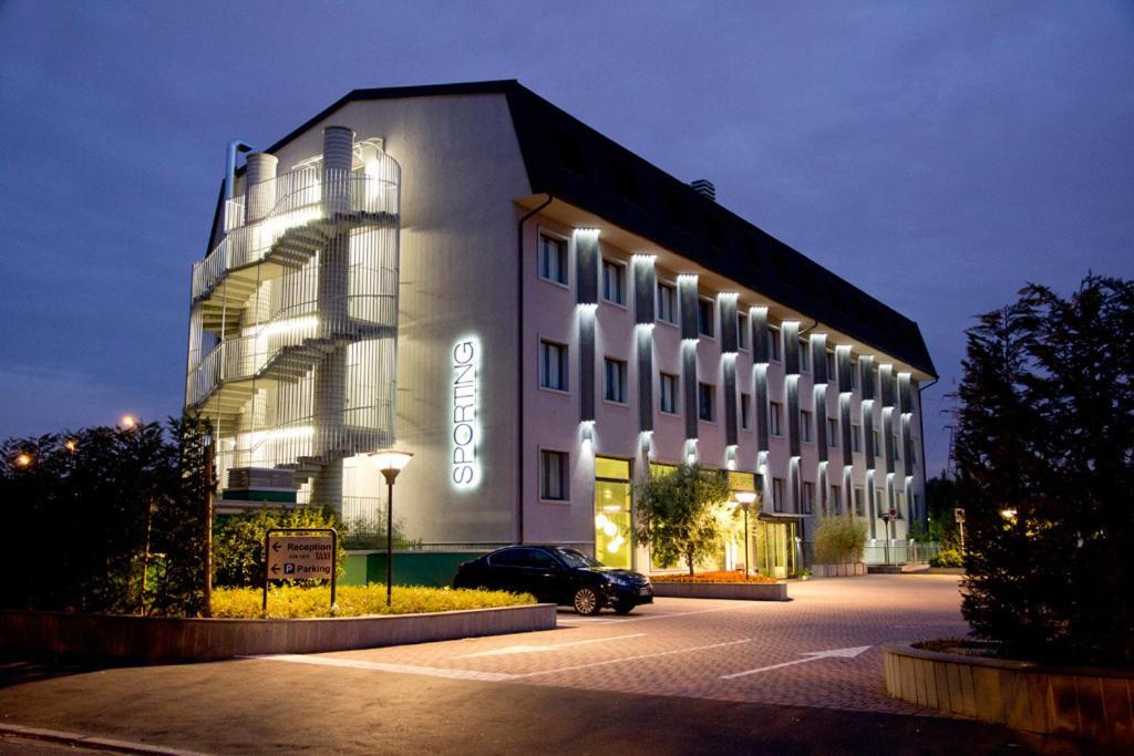 Hotel Sporting Cologno 4*